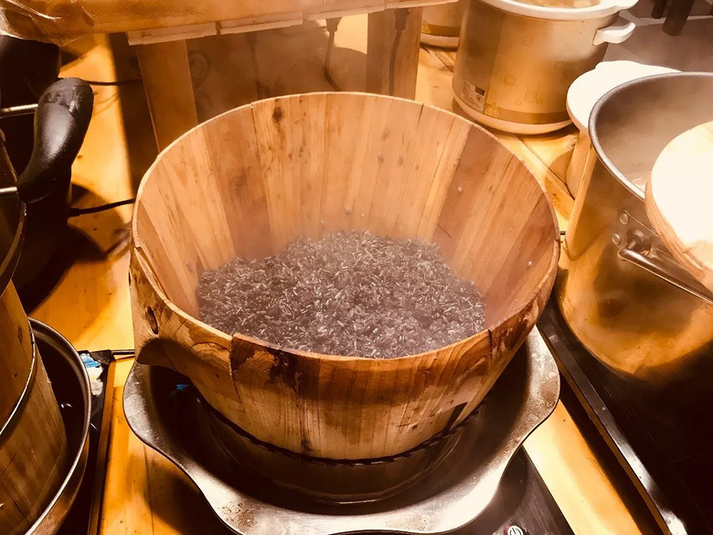 19元一頓，老板你真的賺錢嗎？隱藏在解放路上寫字樓里的素食館