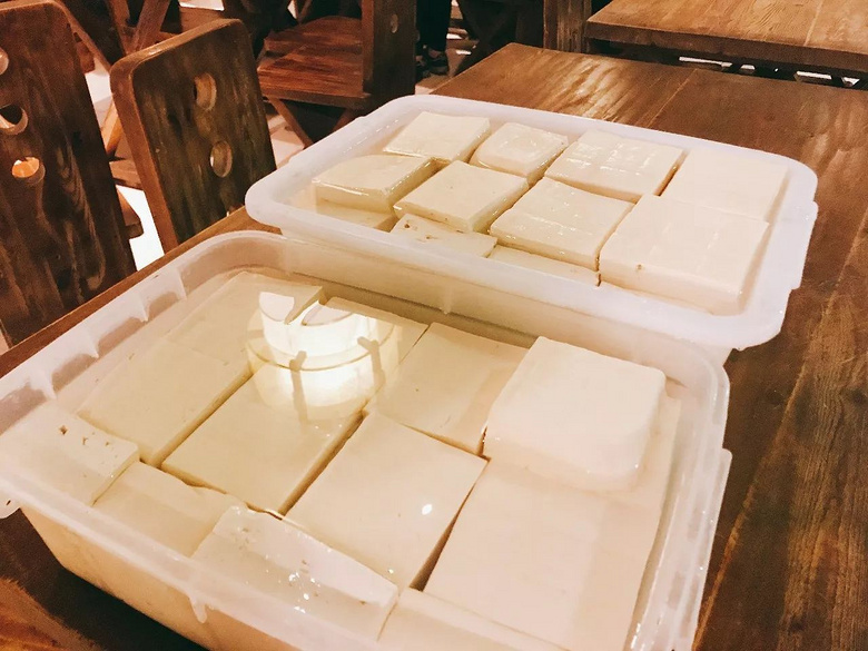 19元一頓，老板你真的賺錢嗎？隱藏在解放路上寫字樓里的素食館
