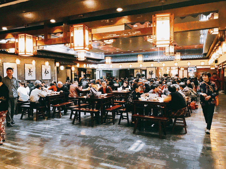 19元一頓，老板你真的賺錢嗎？隱藏在解放路上寫字樓里的素食館