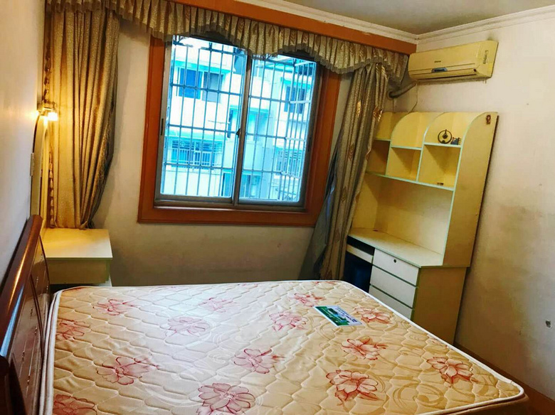 闸弄口新村 有2套两室一厅出租 价格3400 350