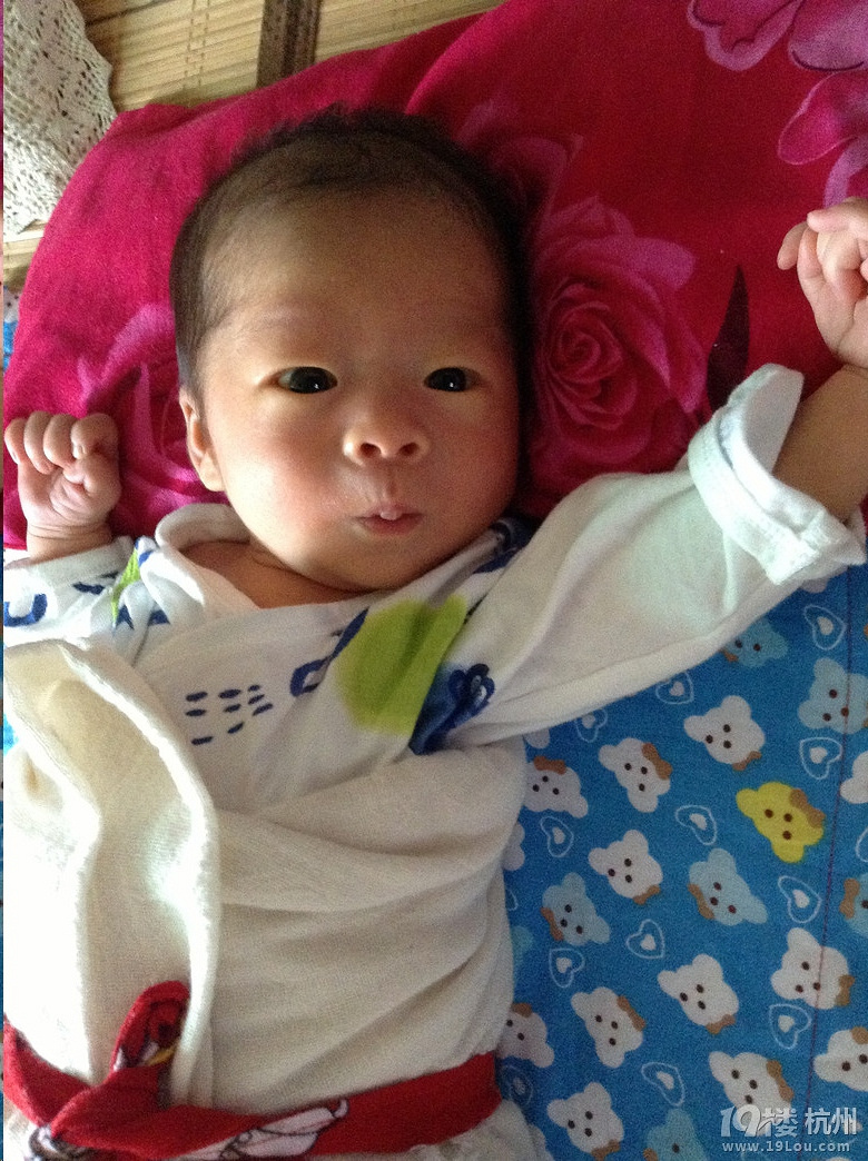 3歲孩子上了幼兒園就只粘媽媽，對爸爸和陌生人一樣！