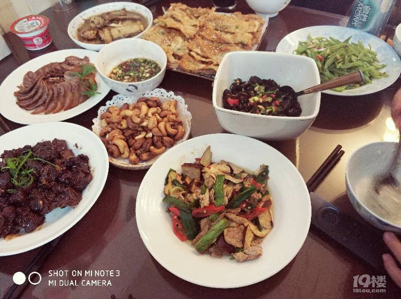 今天老媽來了，就做個蔥花肉招待吧