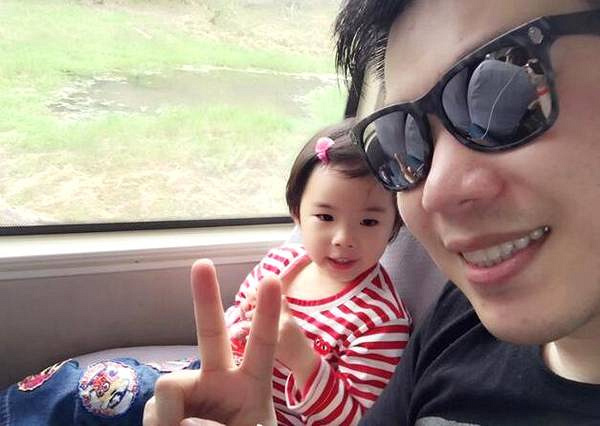 黄毅清称被黄奕工作室针对:她自己微博不说