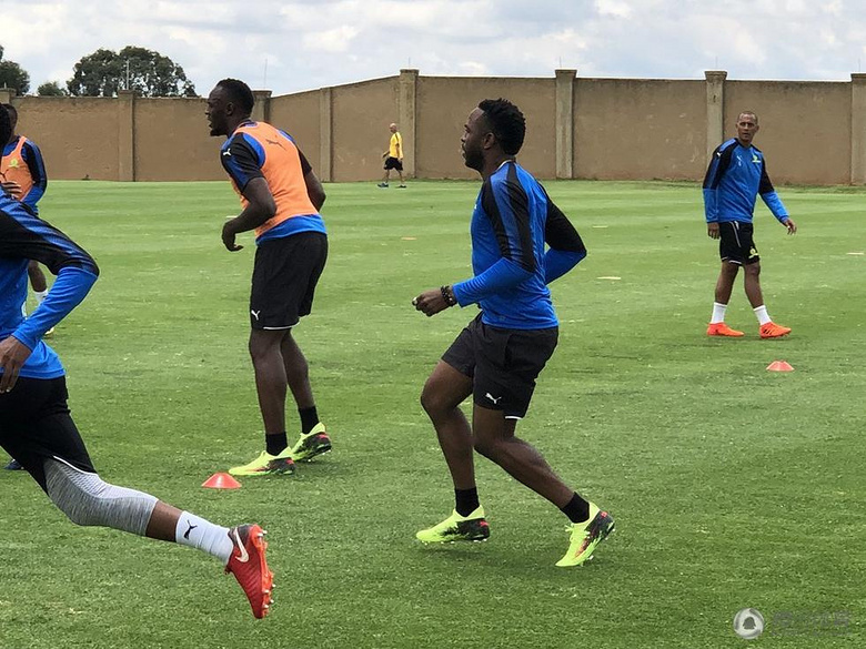 博尔特造访南非 推动田径青训踢足球友谊赛