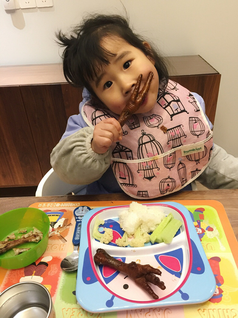 水煮肉片+红烧鸡爪+花菜+黄瓜