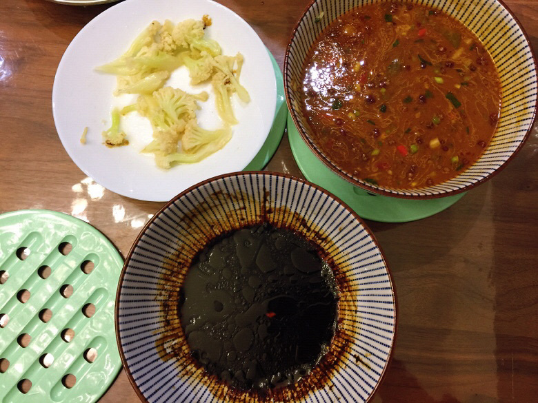 水煮肉片+红烧鸡爪+花菜+黄瓜
