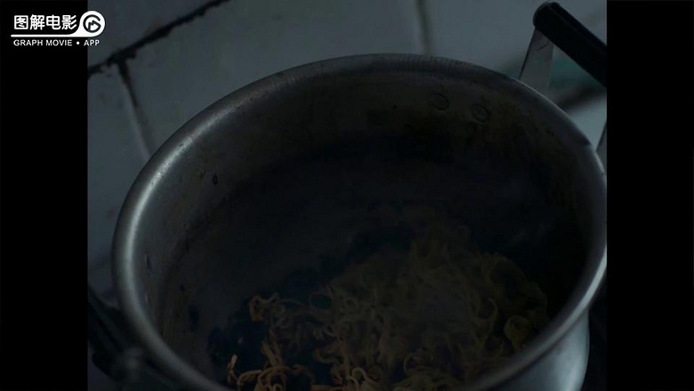老陈越来越老了,想煮面条却糊了一锅