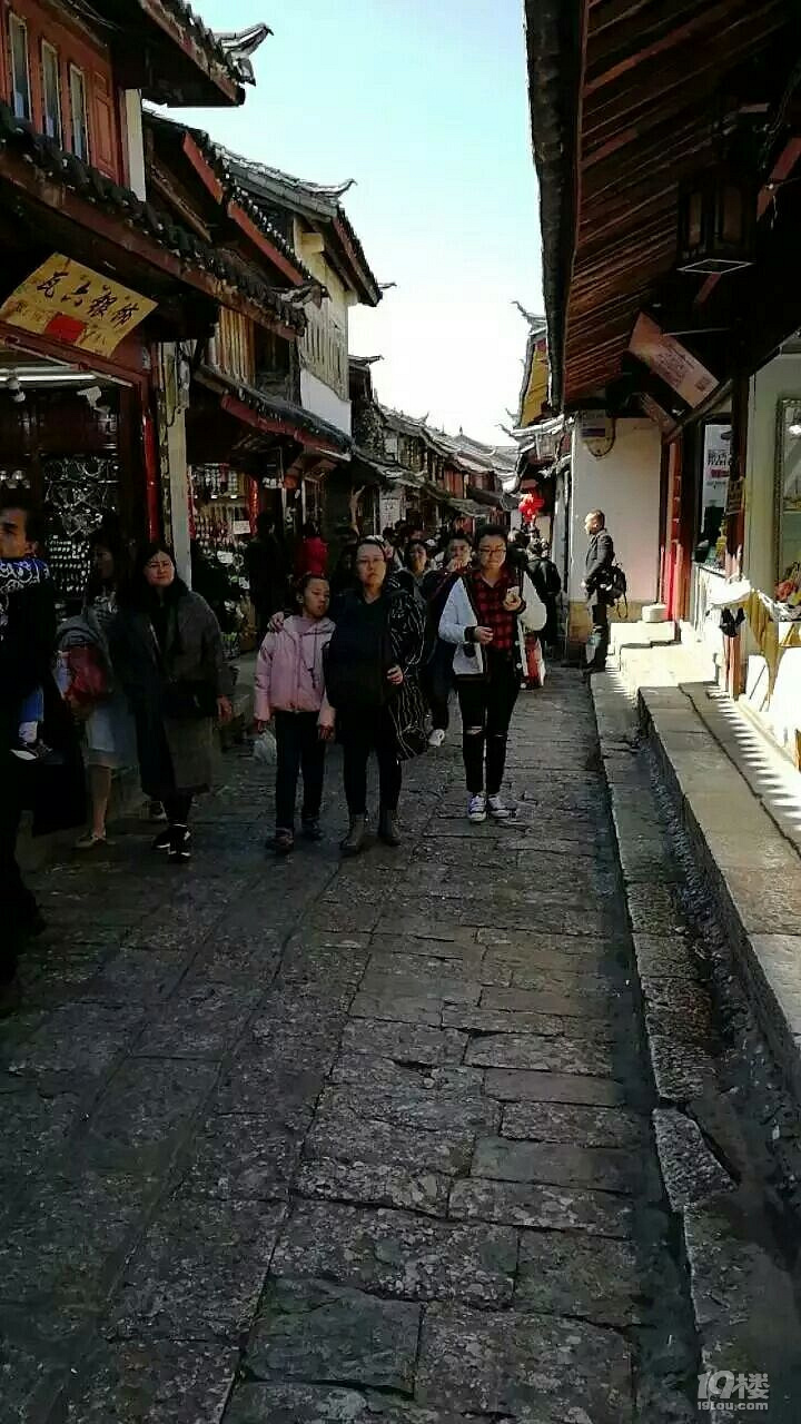 萧山小伙春节去丽江旅游,回来发帖感慨:快被挤