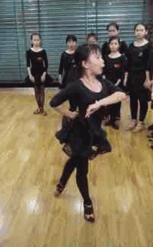 【笑岔气】哈哈哈……现在的小孩学跳舞都这么拼了吗