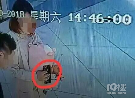 昨天在水晶城购物的这位女士,请你把手机还给杭州孕妈!