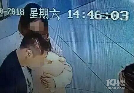 昨天在水晶城购物的这位女士,请你把手机还给杭州孕妈!
