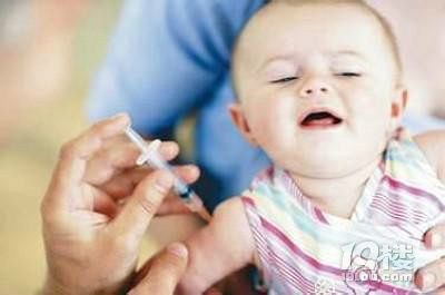 九个月宝宝打完防疫针一天后发高烧怎么办?这
