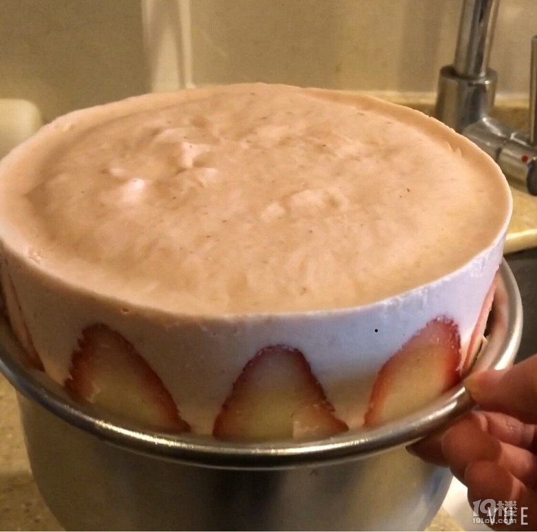 抓住最后的草莓季----6寸圓形 草莓慕斯蛋糕
