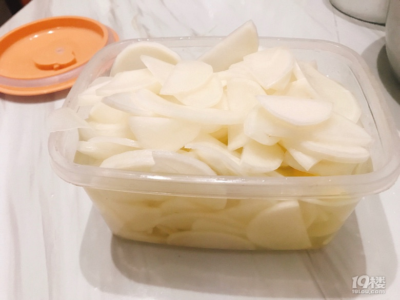 最近腌菜腌上癮了，腌完蘿卜，腌辣白菜～