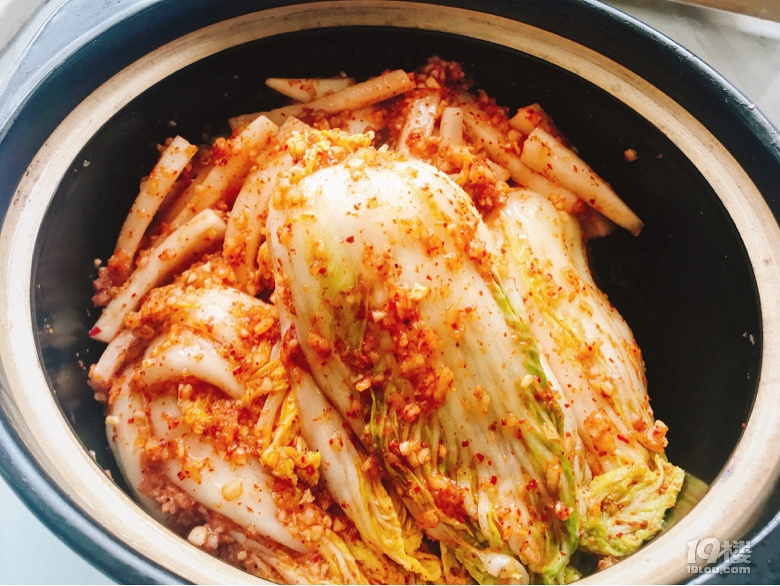 最近腌菜腌上癮了，腌完蘿卜，腌辣白菜～