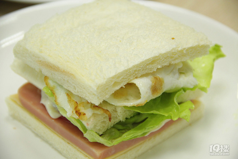 春風(fēng)十里充饑,美食必相伴