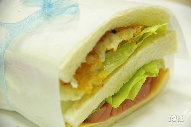 春風(fēng)十里充饑,美食必相伴