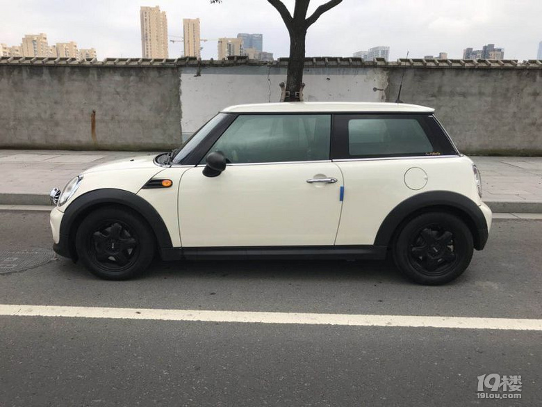 出售美女私家 宝马mini迷你 1.6 白色