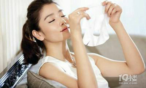 晚上擦護(hù)膚品好不好  晚上該不該擦護(hù)膚品睡覺