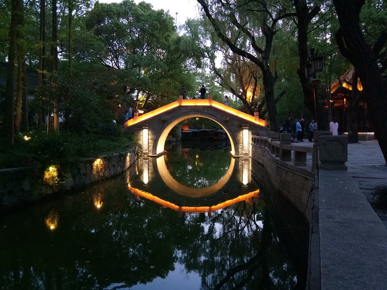 2018 · 夜南潯
