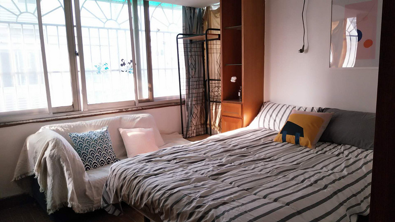 莫干山路633号 三房 一厅一厨一卫 7楼 楼梯房