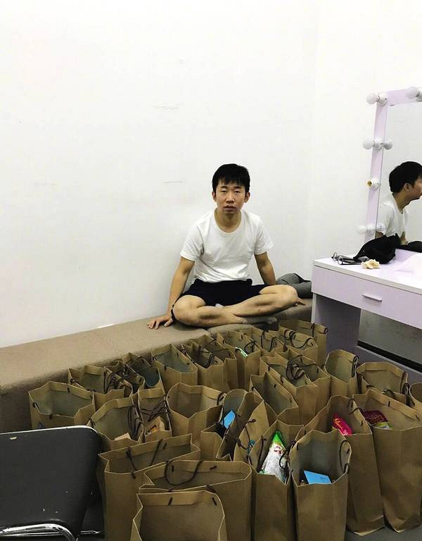 谢娜为杨迪庆生接连晒图拆v大全睡化妆间大全中奖表情表情图片gif图片