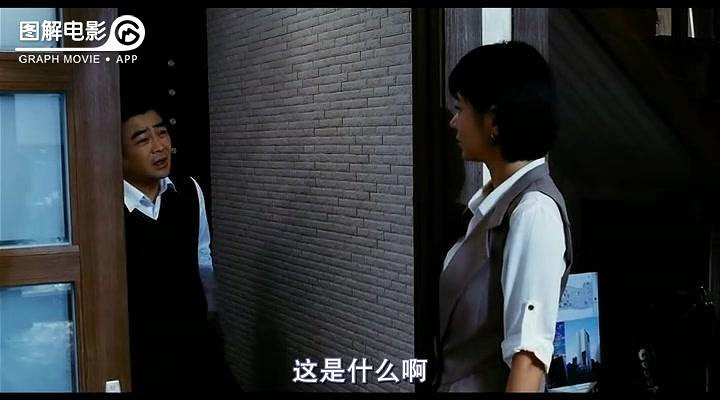 大叔满脸嫌恶的表达着对刚才采访的不满,直言慧静关于爱情的论调让人