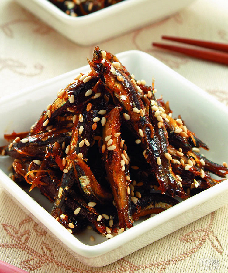 適合下酒的芝麻小魚干，還可以當做小零食，營養(yǎng)價值高且不易發(fā)胖