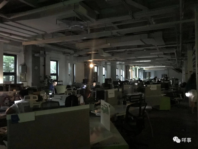 广州一片区大停电学生趁天没黑狂赶作业微信总部员工亮了