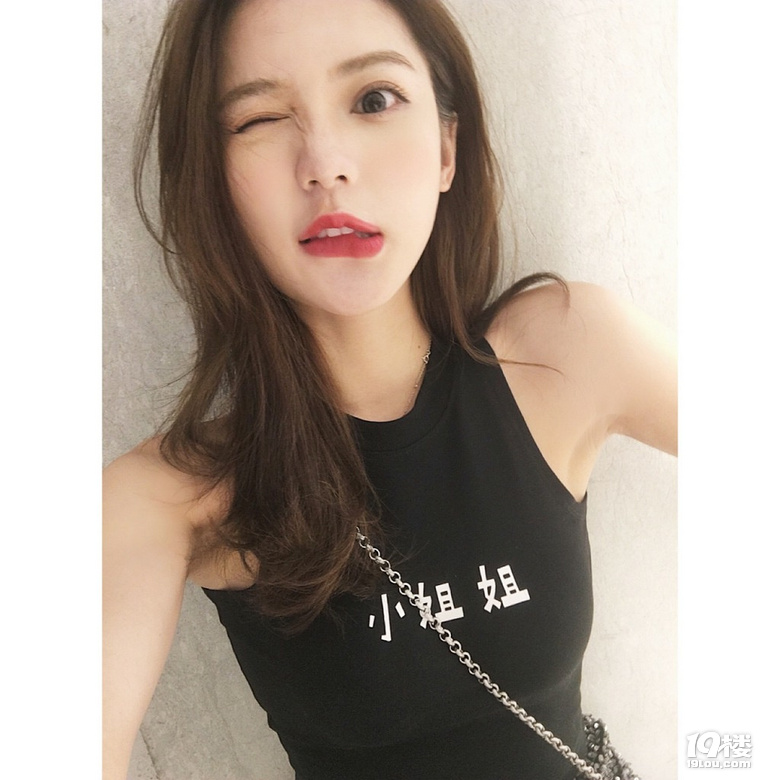 大龄单身女孩女生皮包骨图片