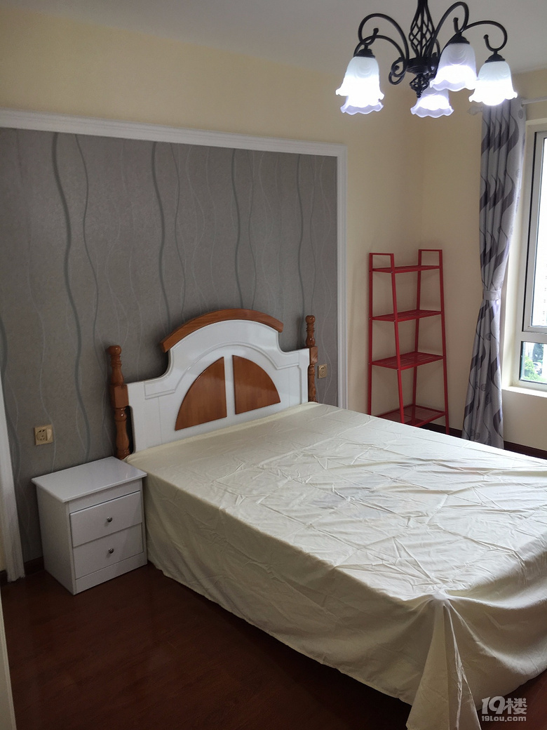 沈塘桥地铁口附近 文二路莫干山路口 朝南落地