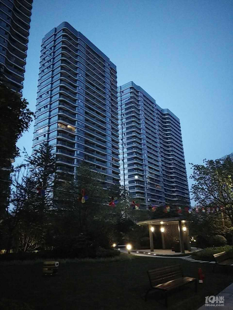 《真挂件》《房东北路》融信蓝孔雀整套出租爱丽斯高级汽车学院图片