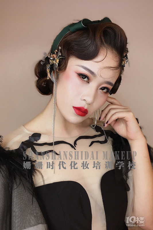 《姍姍時(shí)代》晚宴造型