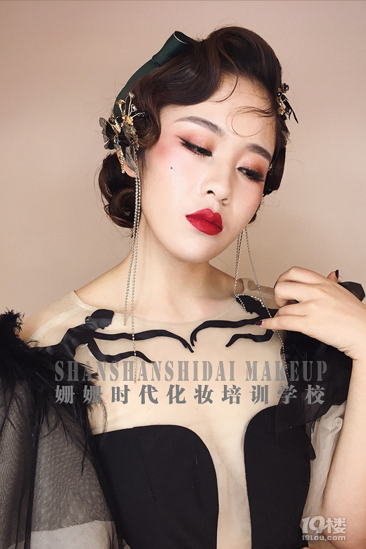 《姍姍時(shí)代》晚宴造型