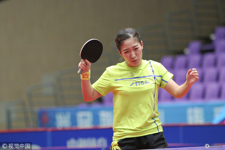 高清:刘诗雯训练狂刷表情包 轻松上阵才能掌控