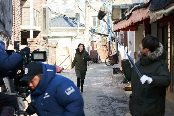 名牌团队制作的韩电影《门锁》孔孝真表示:新