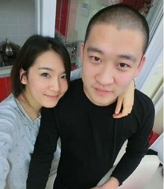 卓伟团队曝曹云金大瓜,在曹云金唐菀结婚照上p绿