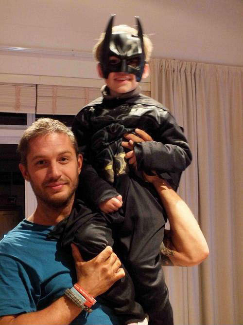 汤姆·哈迪加入父愁者联盟,但绝不晒娃的他才