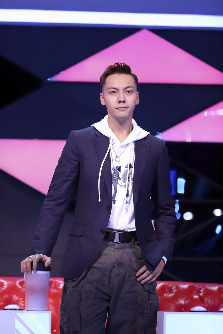 罗杰反差萌引陈伟霆惊叹 battle赛地板动作A爆