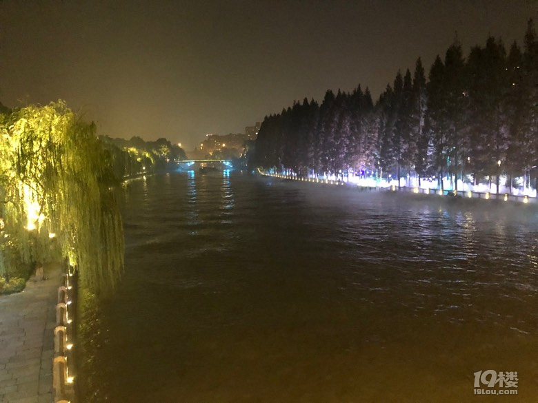 深秋夜晚