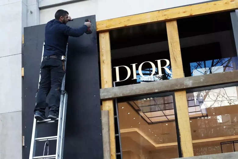 法國(guó)淪陷！歐洲多國(guó)暴亂！Dior LV奢侈品店被瘋狂打砸！