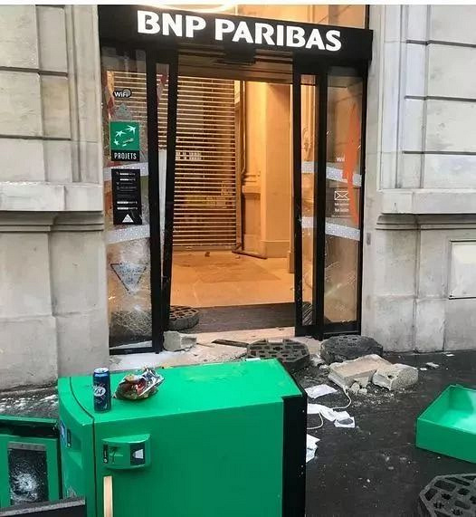 法國(guó)淪陷！歐洲多國(guó)暴亂！Dior LV奢侈品店被瘋狂打砸！