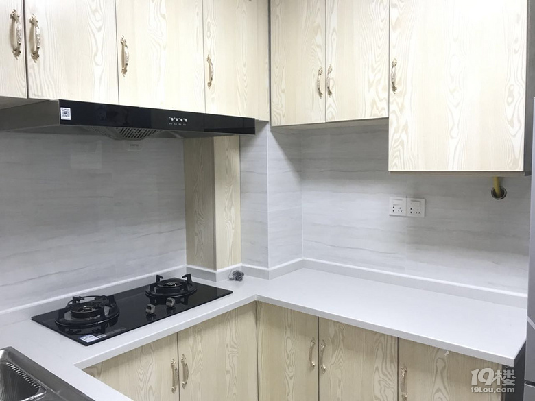 汽車北站旁汀瀾府朝南單間出租可以短租無中介費！