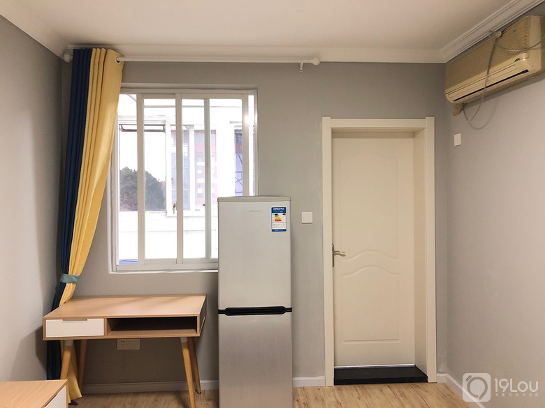 沈塘桥地铁口 朝南带阳台 厨房1900 沈塘桥弄