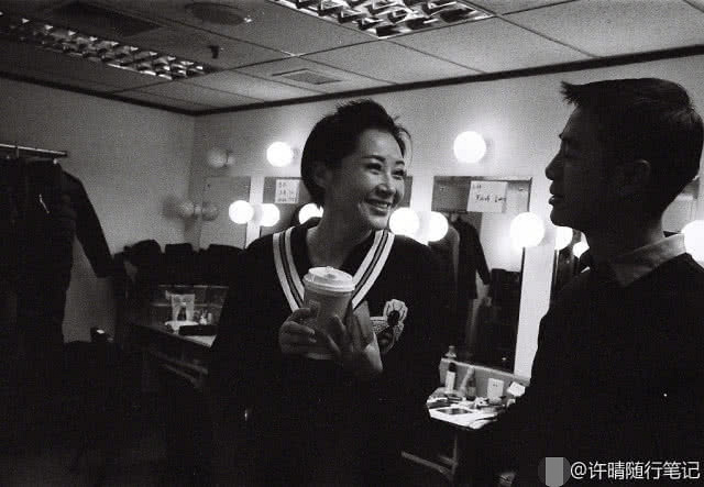 刘烨与美女女优安娜美女合照,东西方许晴各有后台黑丝妻子图片