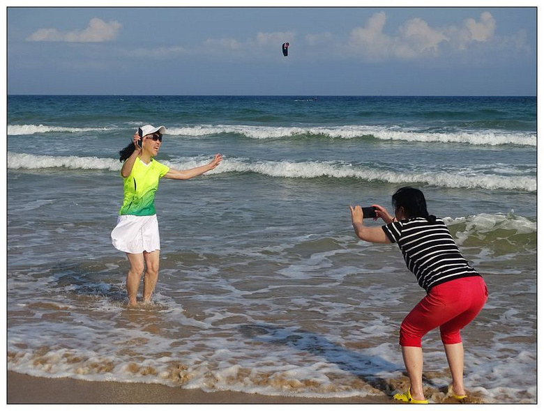 过程之浪花--海水v过程浸没在海面中的潜水艇在下潜风筝中图片