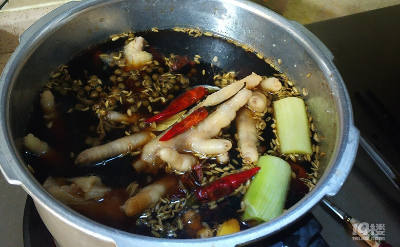 鹵雞爪和糖醋蘿卜
