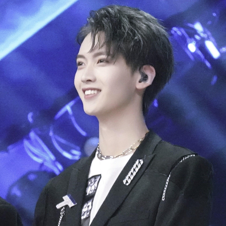 慈文决赛离席?疑不满陈宥维《青你》排名第八