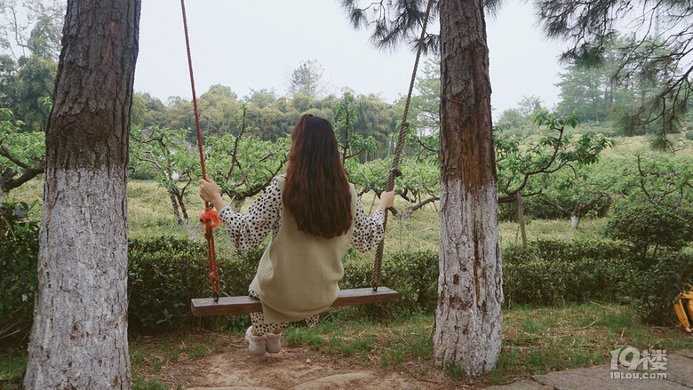 【穿搭自習(xí)室：最色彩】黑白灰患者的轉(zhuǎn)變