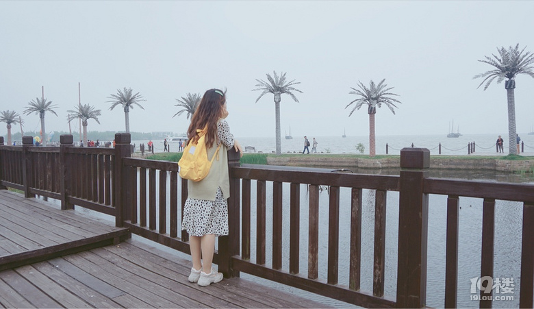 【穿搭自習(xí)室：最色彩】黑白灰患者的轉(zhuǎn)變